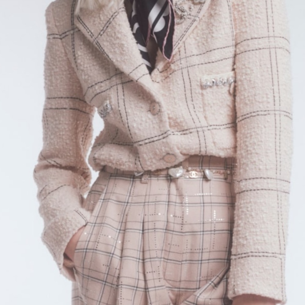 Chanel 2022 pink tweed jacket - Picture 2 of 7